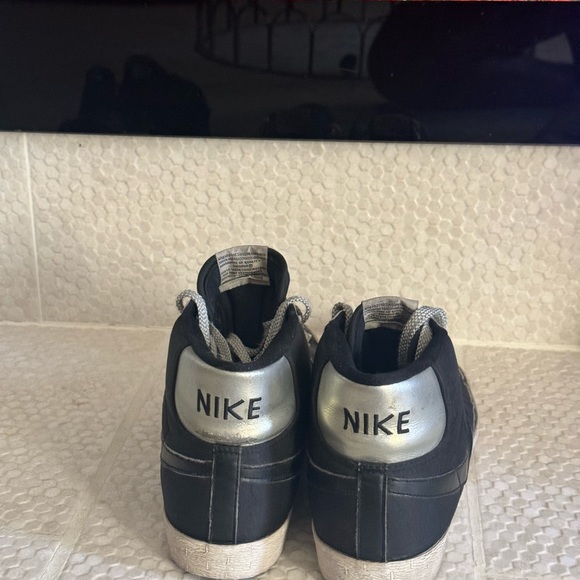 Rare Nike SB Blazer High Black Metallic Silver Sz 12 Men’s Shoe - Picture 3 of 3